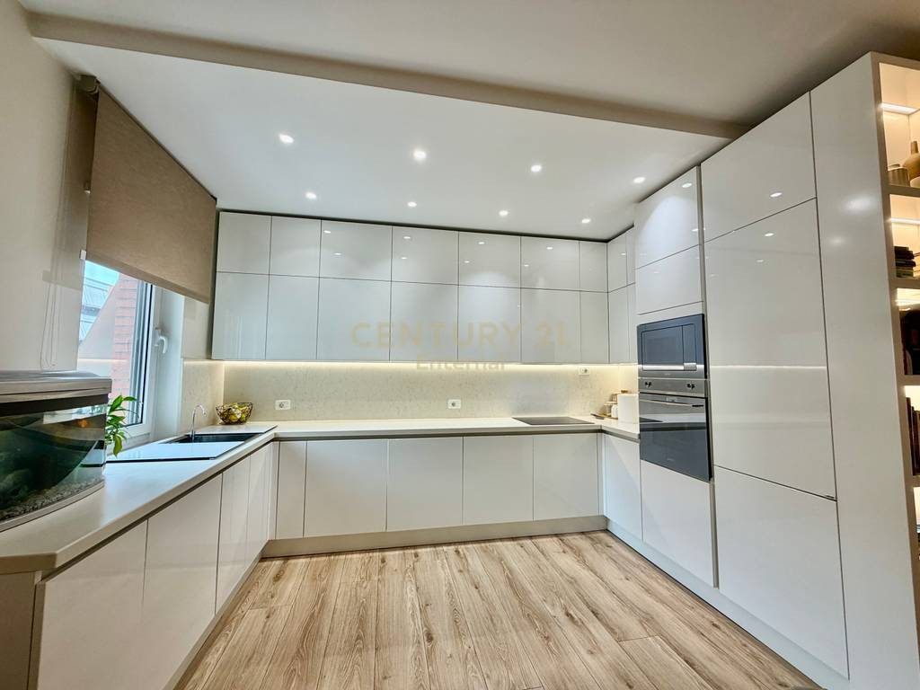 APARTAMENT 3+1+2 PER SHITJE TEK DELIORGJI