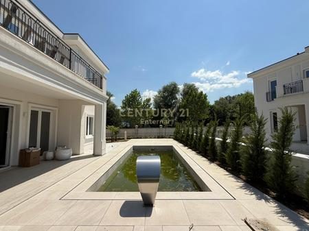 Për Qira - Vilë Luksoze me Pishinë në Rolling Hills 2 Luxury Residences