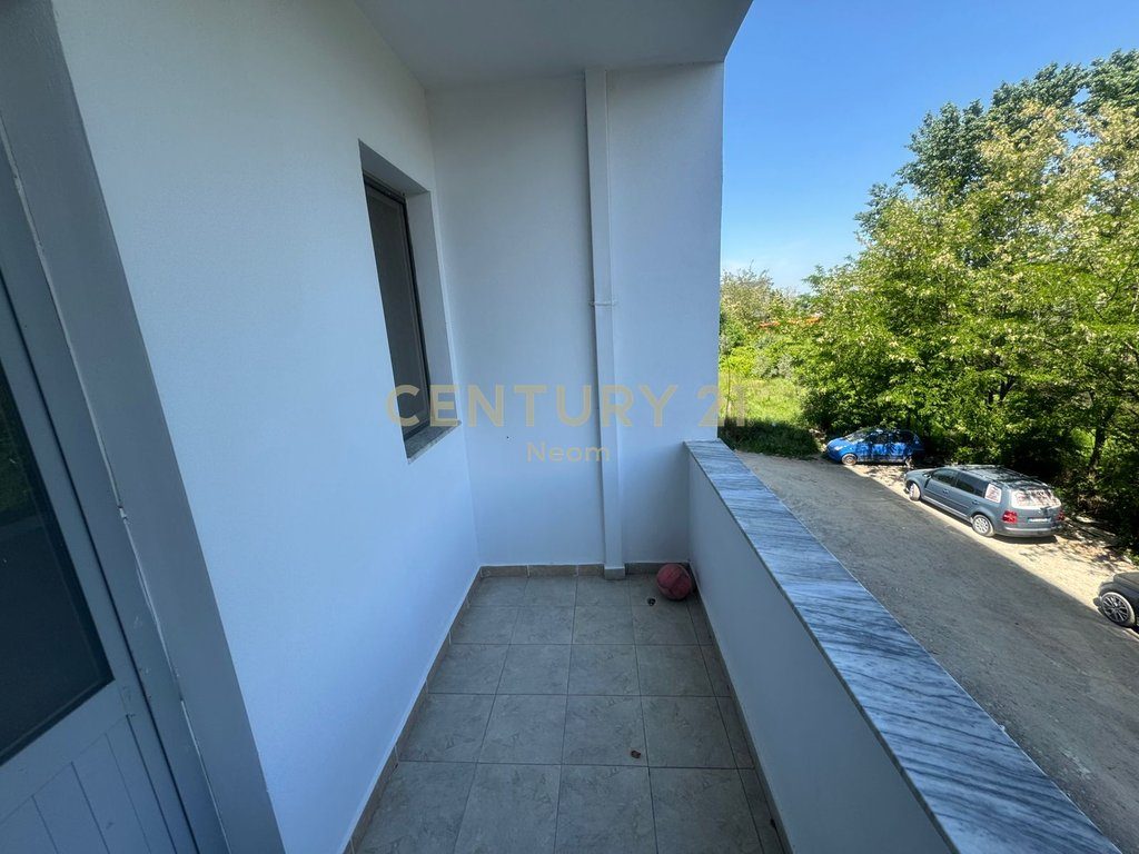 Shitet Apartament 2+1 Bulevardi Ri Astir.
