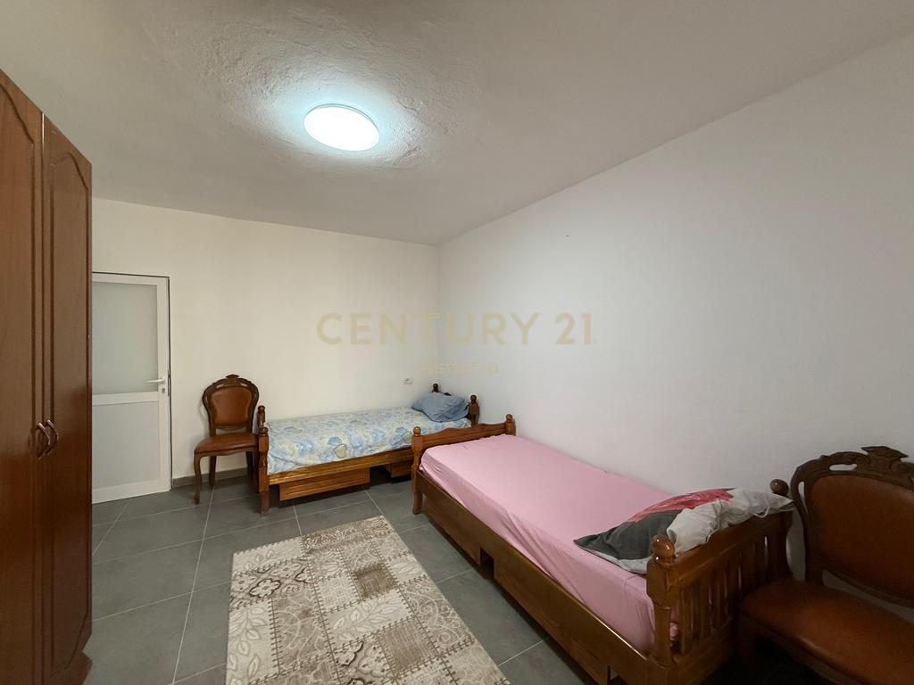 Apartament 2+1 i mobiluar,Shkolla e Bashkuar
