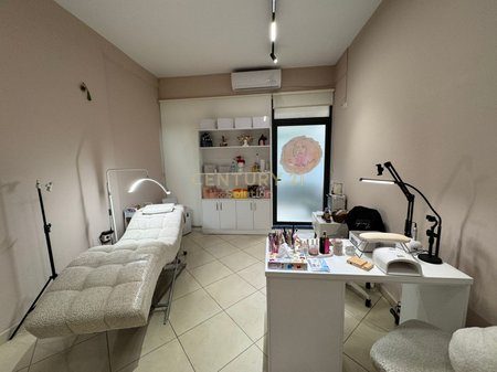 SHITET BIZNES AKTIV  PICERI-KREPERI NË ASTIR BUZË RRUGE AFER RRETHIT