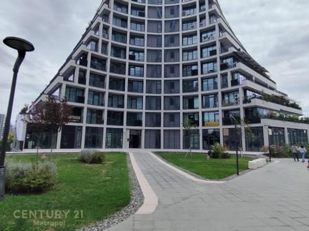 Lake View japim me qera Apartament 3+1+2 dhe 1 Post Parkimi!