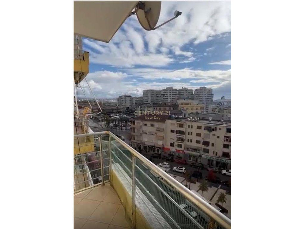 Jepet me qira apartament 1+1  STACIONI TRENIT, Durres