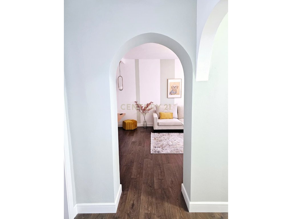 Apartament te Sheshi Skenderbej per shitje!