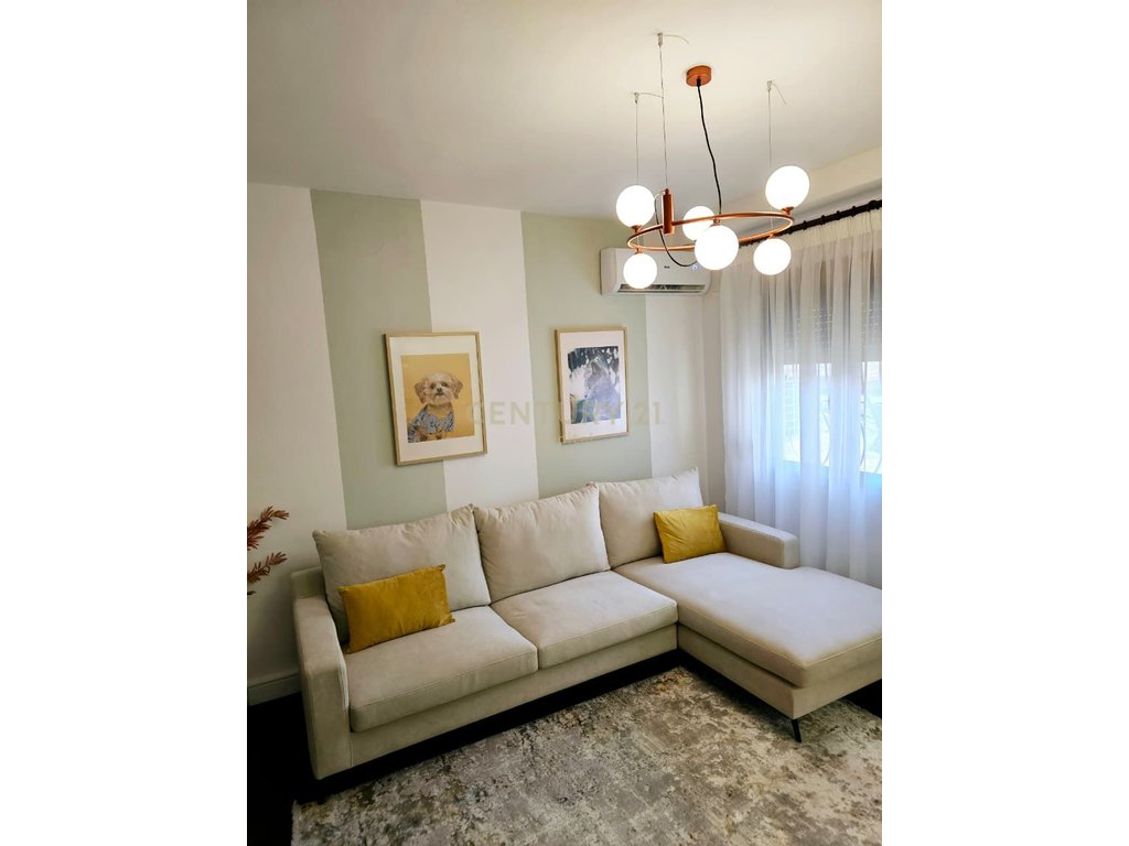 Apartament te Sheshi Skenderbej per shitje!
