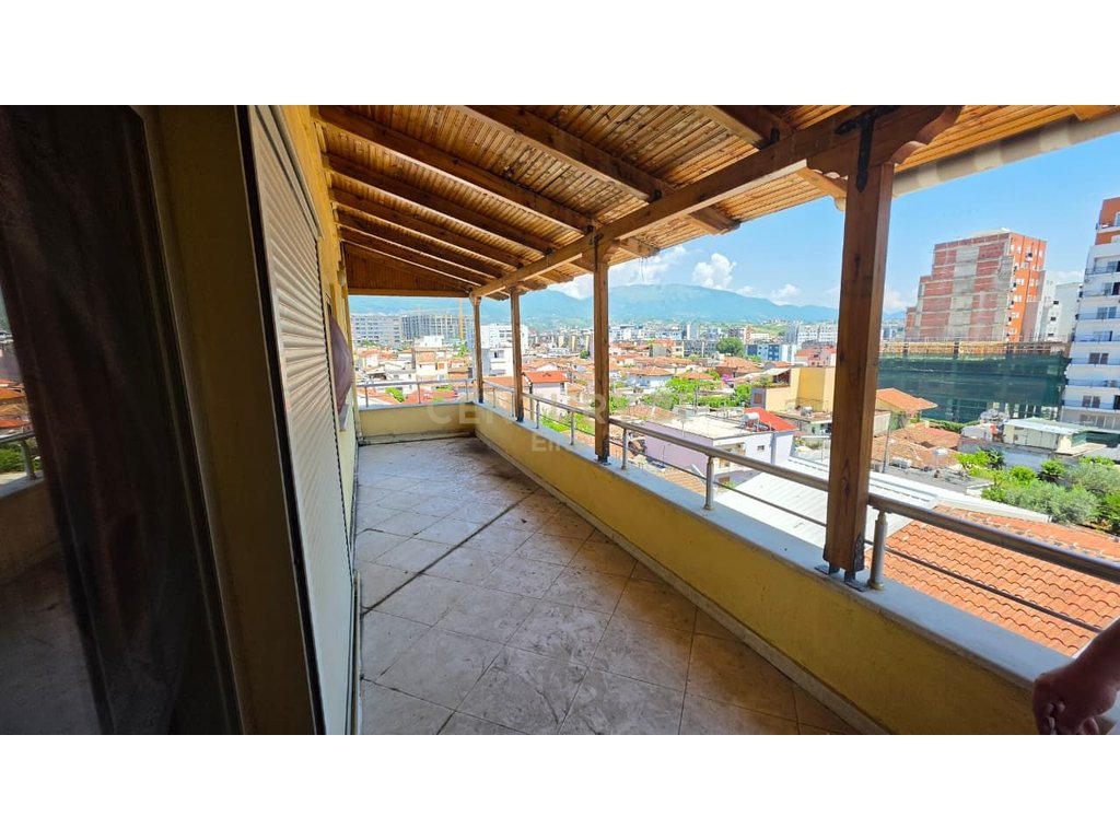 Jepet me qira apartament 2+1 ne Xhamllik!