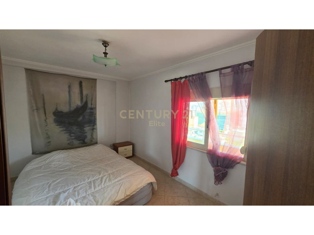 Jepet me qira apartament 2+1 ne Xhamllik!