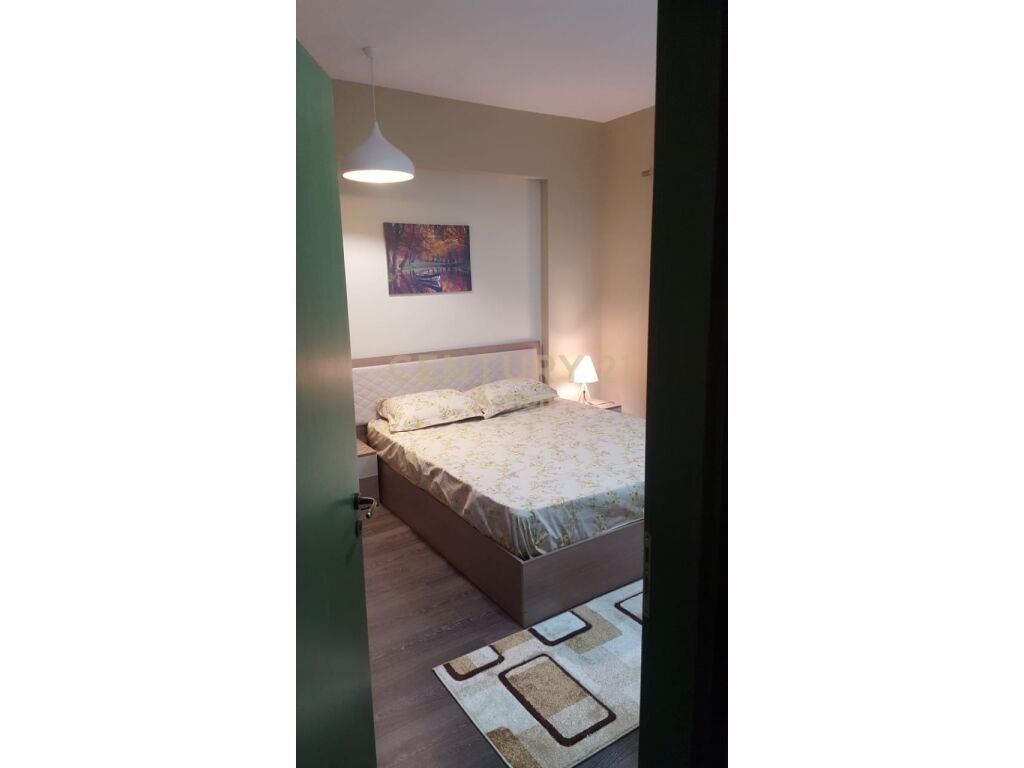 ✨ Jepet me qira apartament modern 2+1 pranë Liqenit të Thatë, në fund të rrugës Peti.