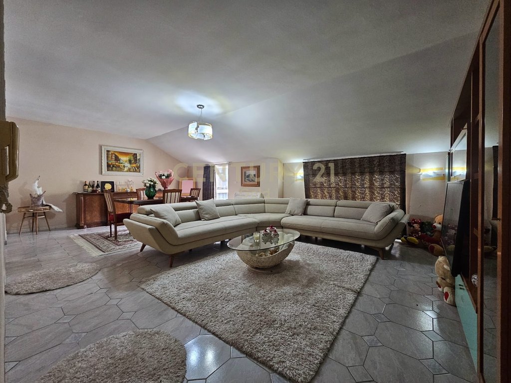 APARTAMENT PER SHITJE 2+1 TEK SHKOLLA DESHMORET E LIRISE !