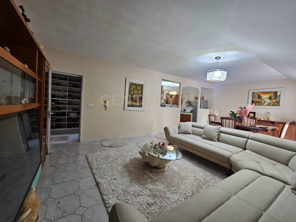 APARTAMENT PER SHITJE 2+1 TEK SHKOLLA DESHMORET E LIRISE !