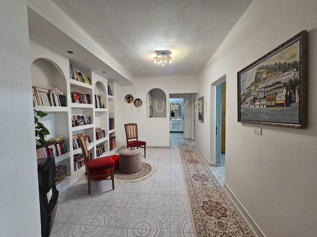 APARTAMENT PER SHITJE 2+1 TEK SHKOLLA DESHMORET E LIRISE !
