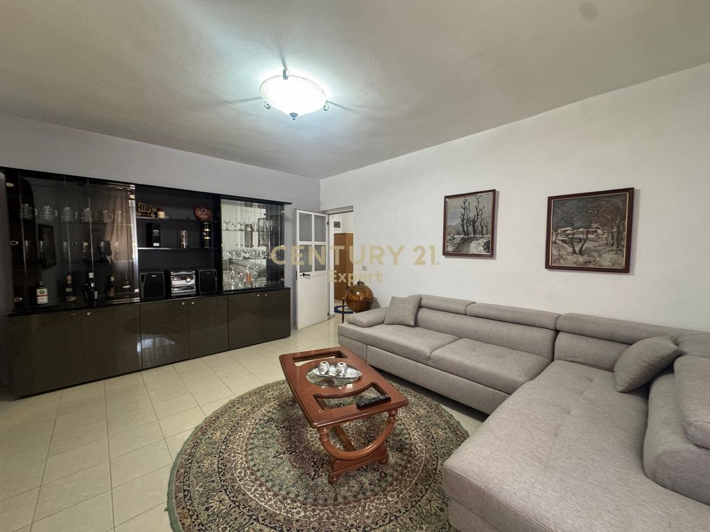 JAPIM ME QIRA APARTAMENT 2+1 ZOGU I ZI!