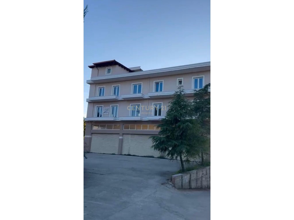Ambient Komercial 2+0 Për Shitje në Fier - 980000€ | 1100 m²