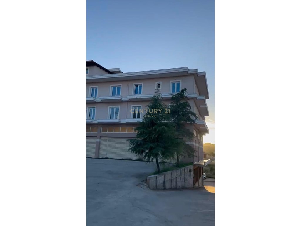 Ambient Komercial 2+0 Për Shitje në Fier - 980000€ | 1100 m²