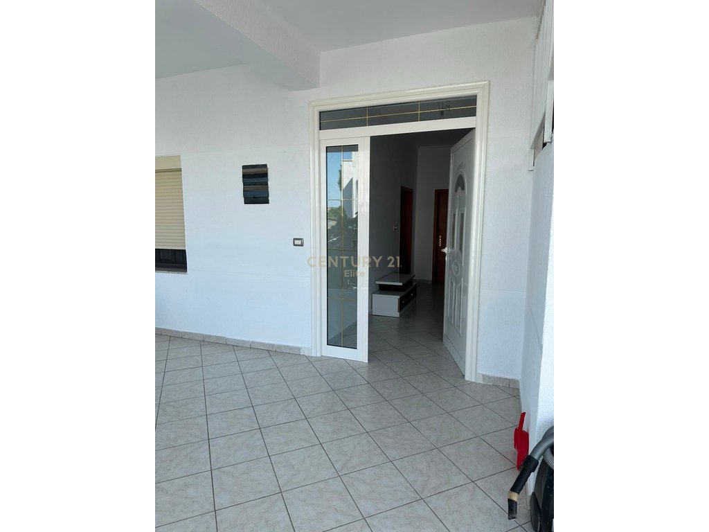 Apartament 2+1 Me Qira pranë Gjimnazit "Abdulla Keta", në Shkozë, Tiranë - 400€ | 112.9 m²