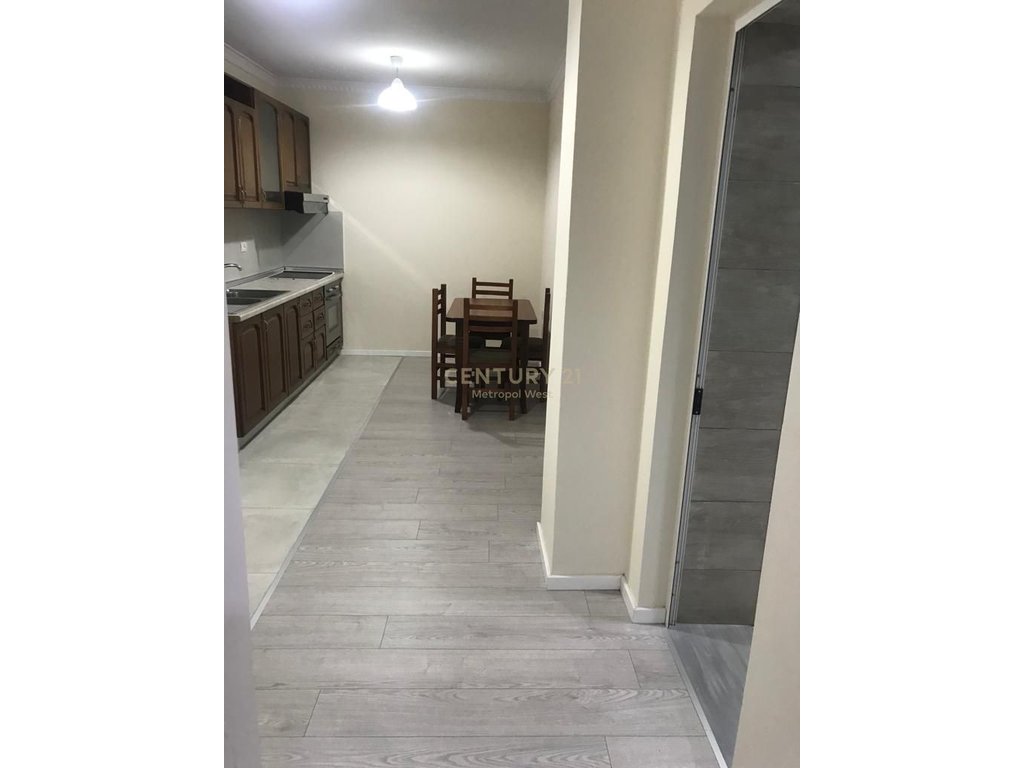 Jepet me qera apartament 1+1 dhe 1 post parkimi mbi kompleksin Grand tek Tregu Elektrik