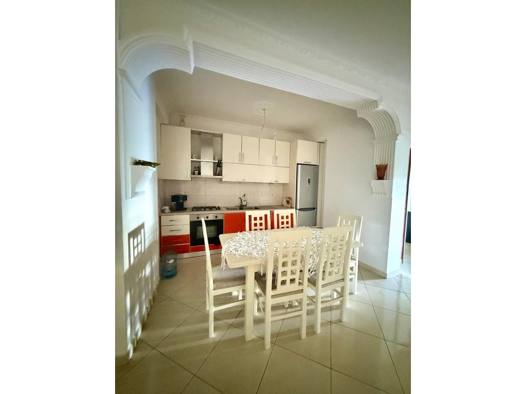 SHITET APARTAMENT ME VERANDË + POST PARKIMI 38m² – LAGJJA 24 MAJ, VLORE
