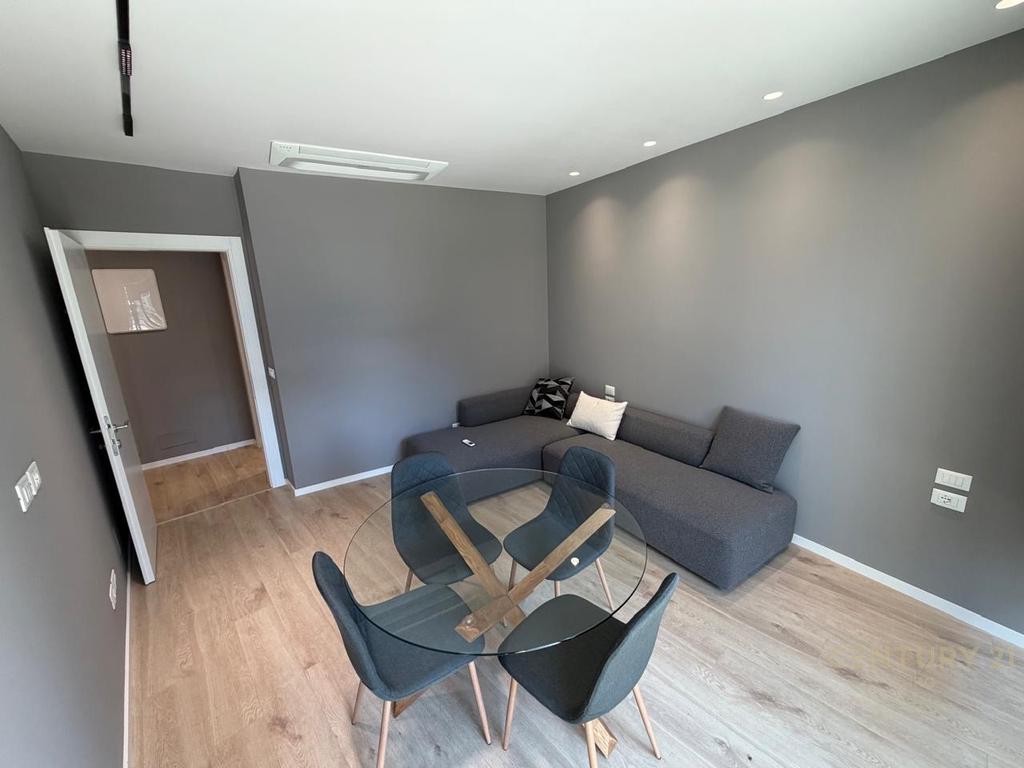 Zyre tek Lake View Residences!