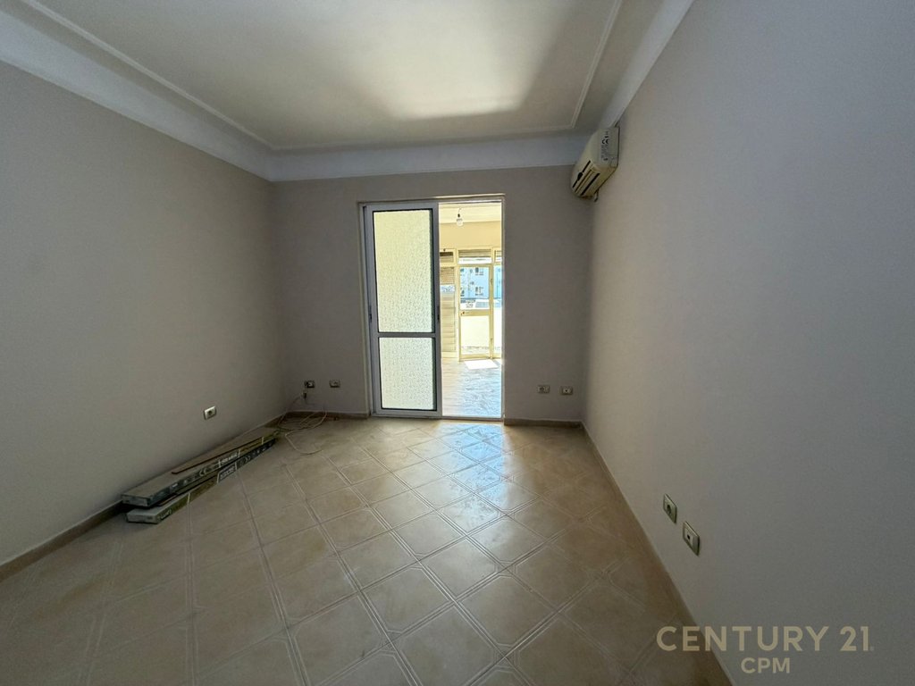 Apartament 2+1 Per Shitje Te Rr. Kavajes!
