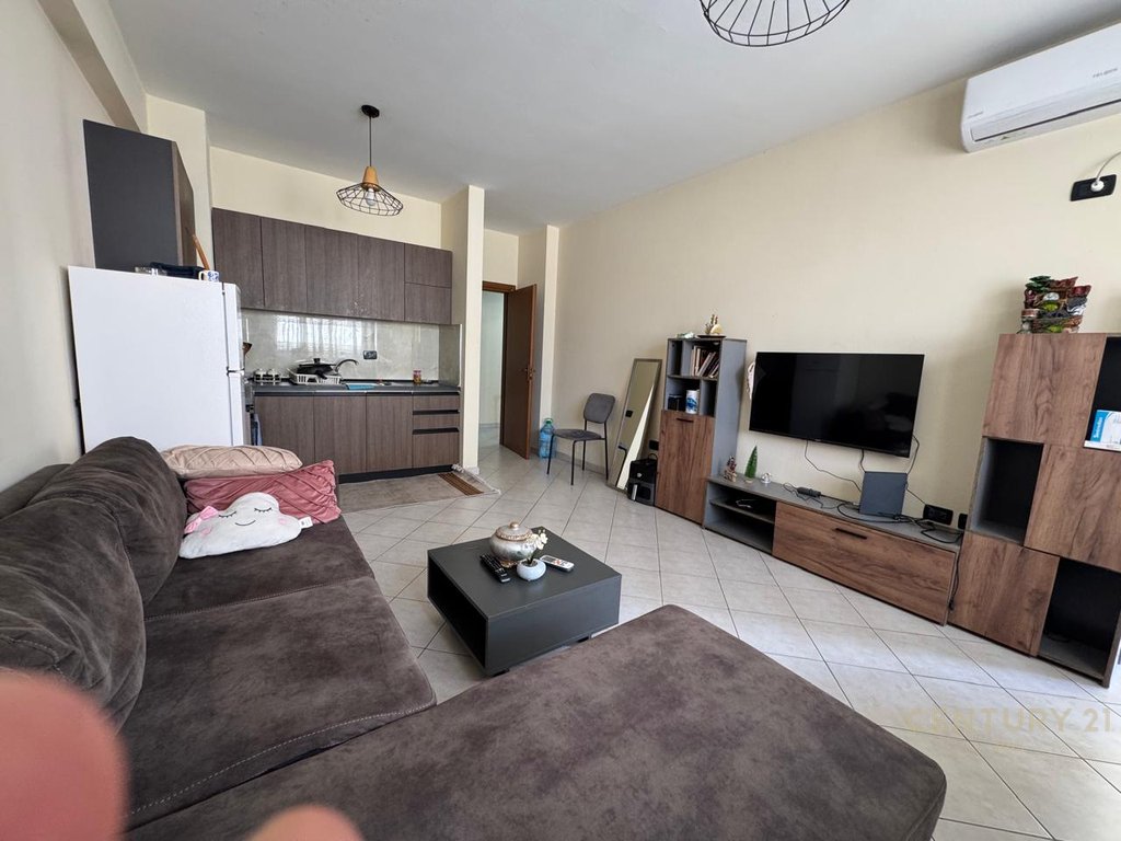 APARTAMENT 1+1 TE BAR ARTISTI ASTIR!