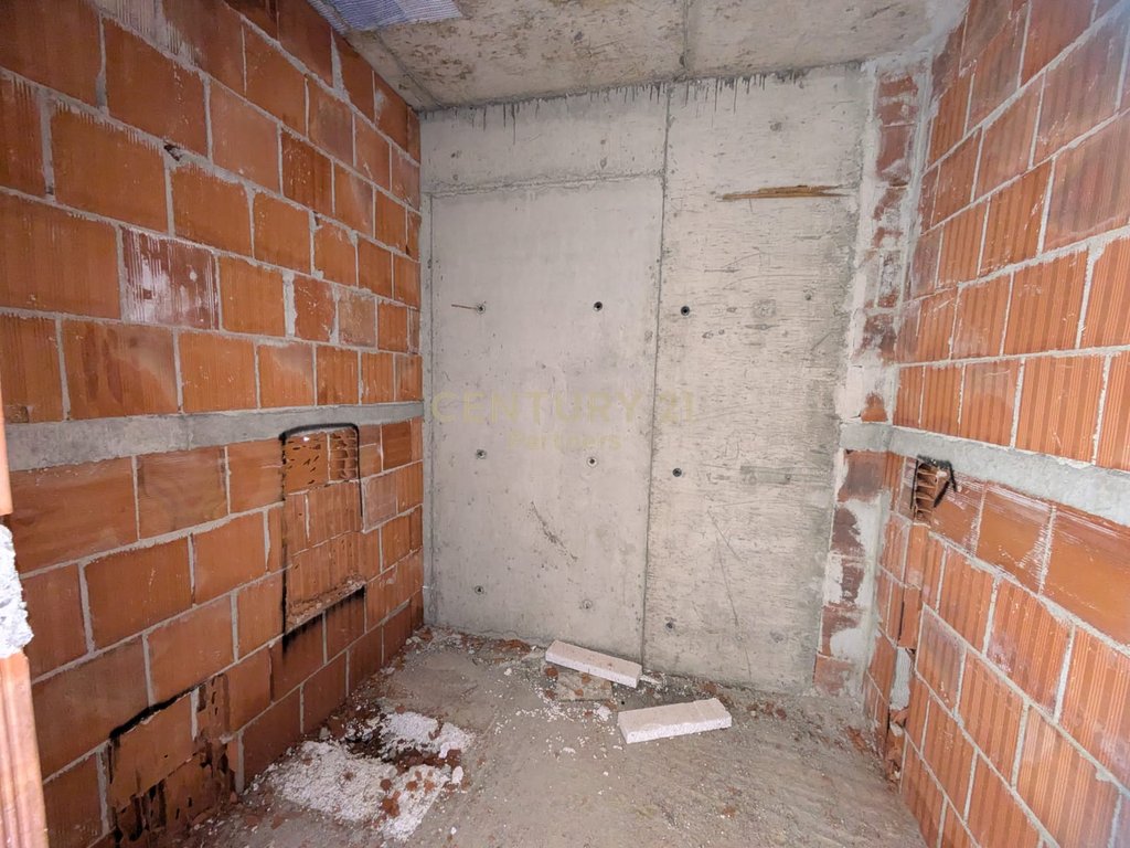 APARTAMENT 2+1+2 PER SHITJE NE RRUGEN JORDAN MISJA TIRANE