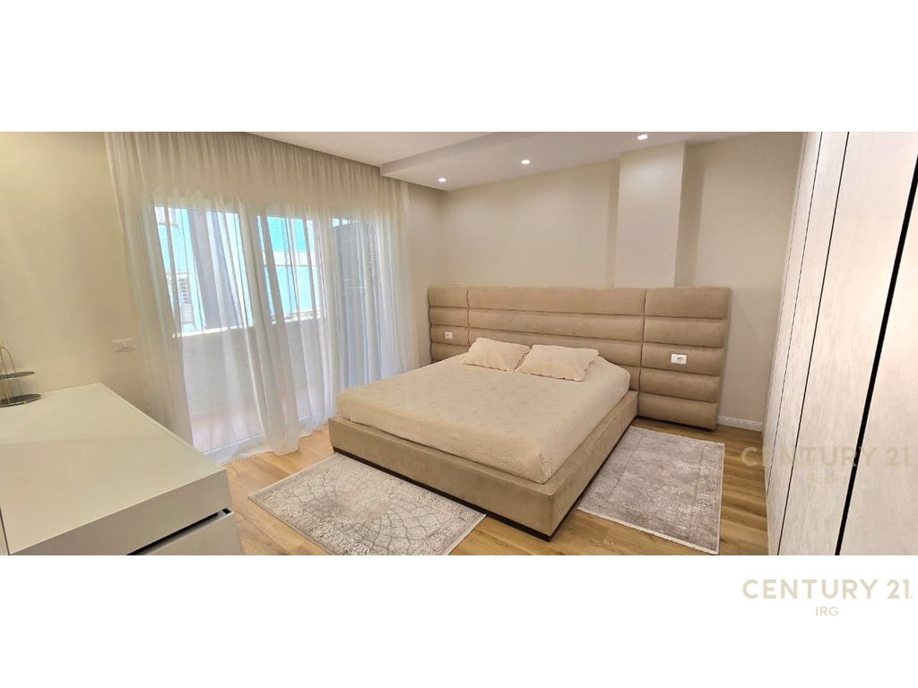 Jepet me Qira Apartament 2+1+2 + Post Parkimi
📍 Pranë Radisson Collection Morina Hotel Tirana – Liqeni i Thatë