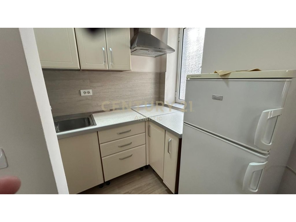 JEPET APARTAMENT 2+1 ME QERA PRANE STADIUMI NE DURRES!