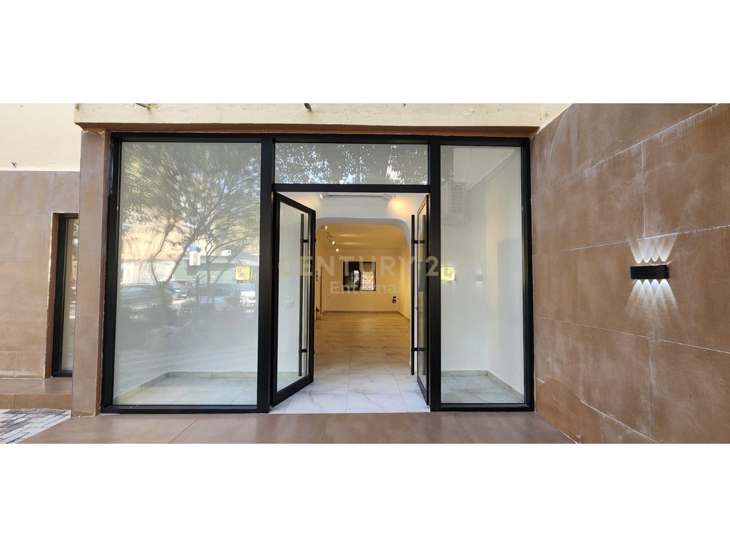 Xhamllik - Jepet dyqan kati 0 me qera 70m2
