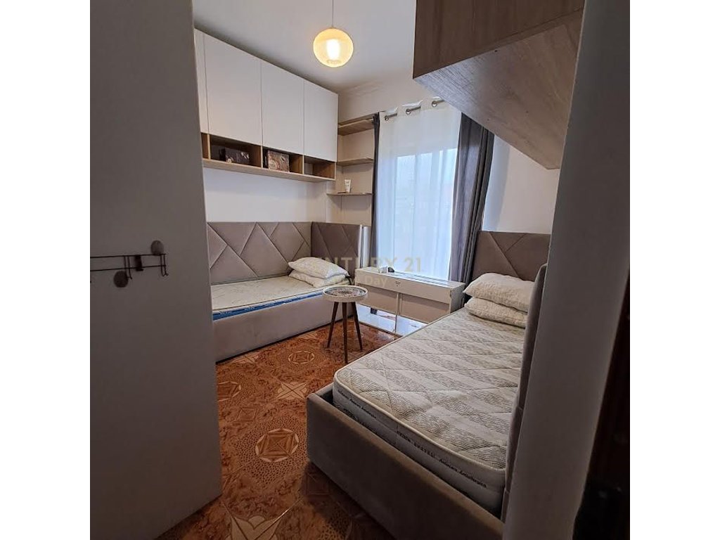 Jepet me qira apartament 3+1, kati 2 nje vile
