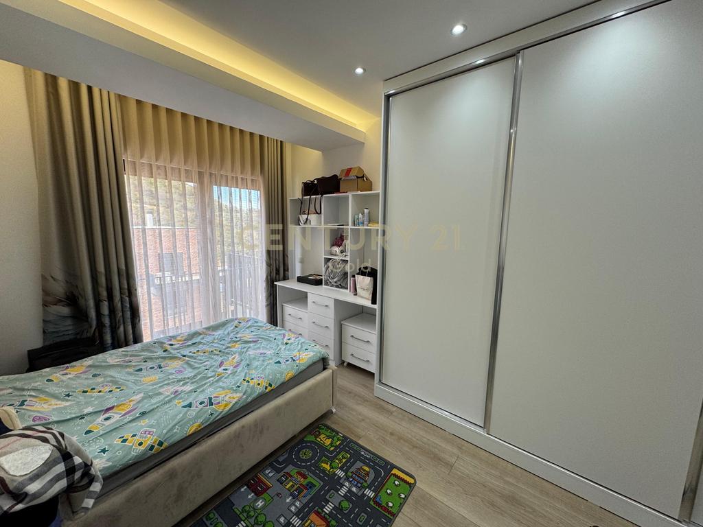 Jepet me qira Super Apartament 2+1+2 me post parkimi tek Rezidenca Kodra e Diellit 2
