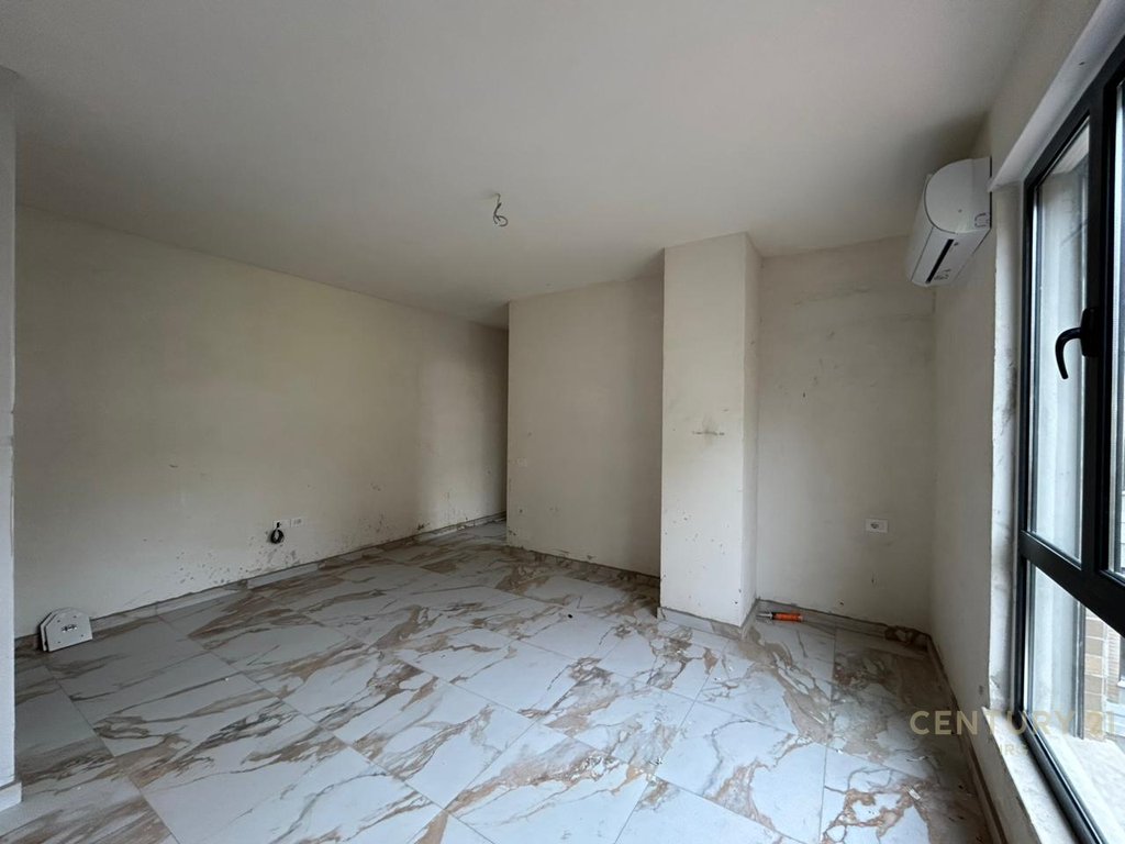 APARTAMENT BOSH PËR ZYRA ME QERA.
