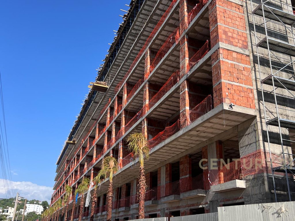 SHITET APARTAMENT TEK KOMPLEKSI VIENA 2, GOLEM!