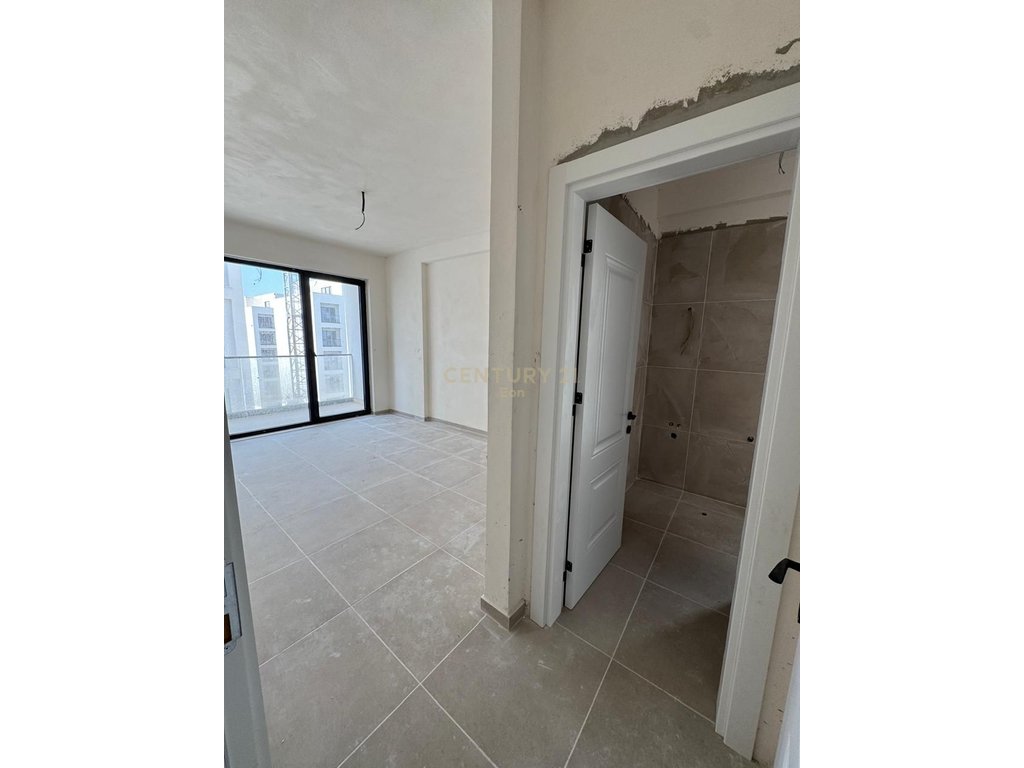 Shitet apartament 2+1 tek rezidenca Liburna Golem !