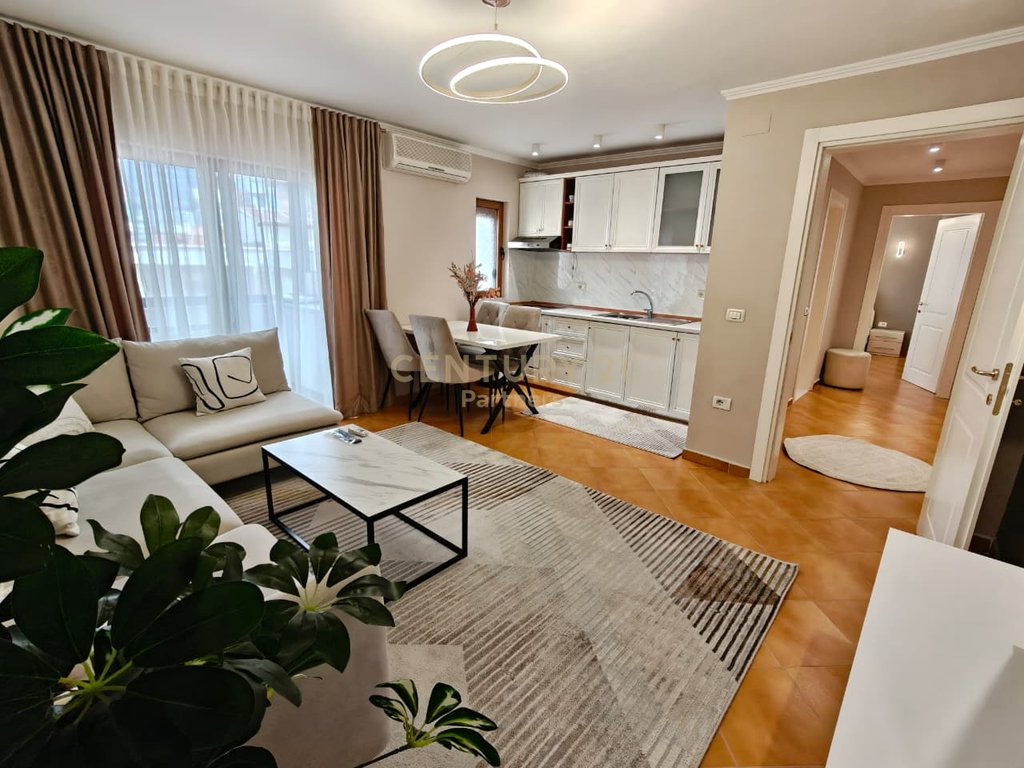 SHITET APARTAMENT 1+1 – RRUGA DIBRES, TIRANË