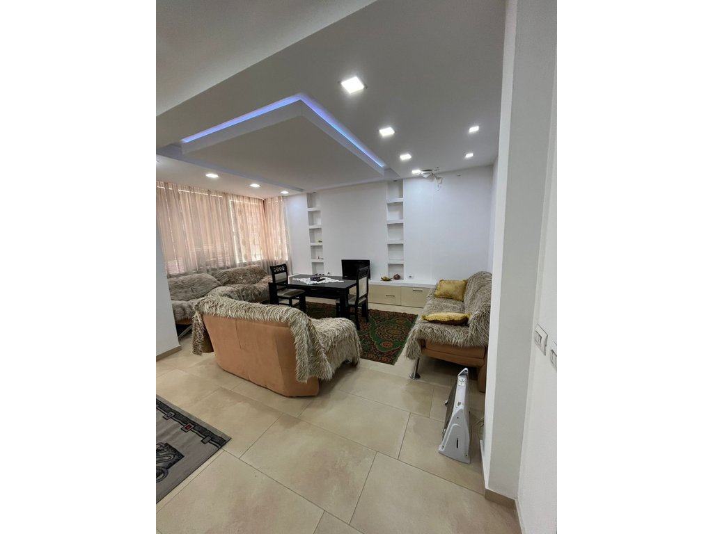 APARTAMENT 2+1 ME 2 TUALETE, I MOBILUAR – TERMINALI I VJETËR, POGRADEC