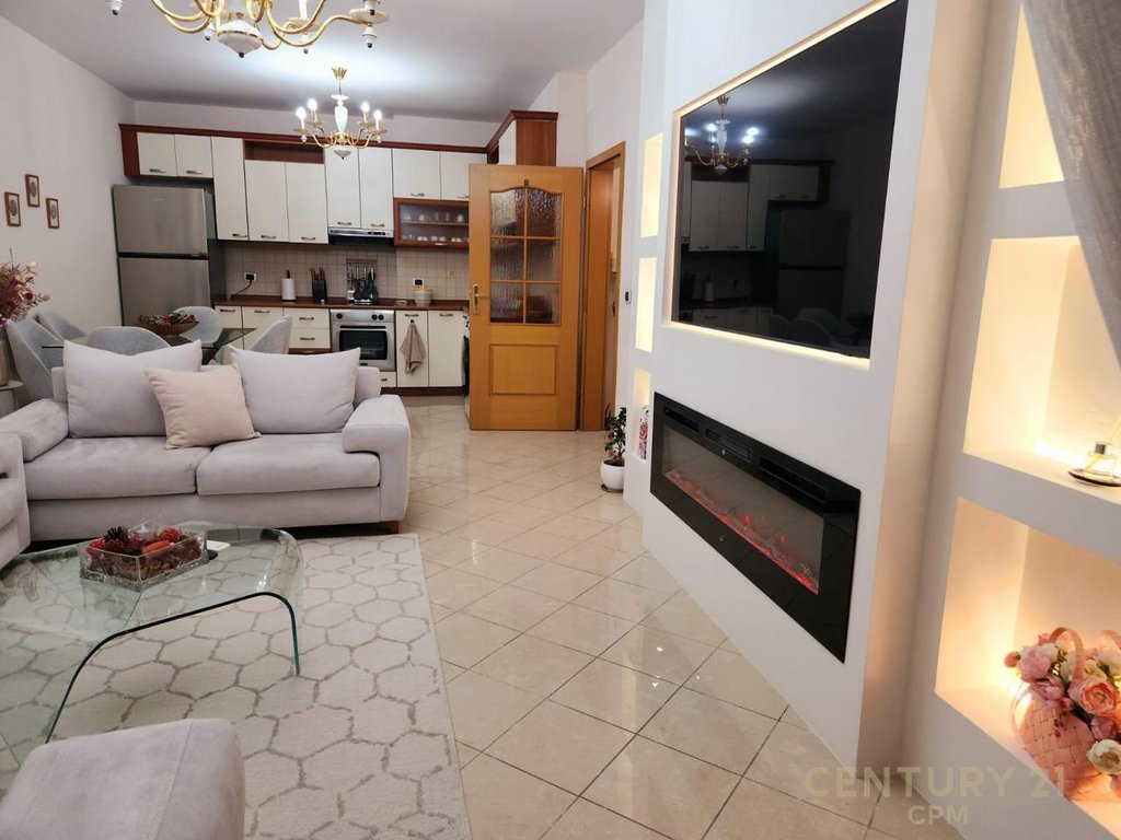 APARTAMENT 2+1+2 PER QIRA NE ISH BLLOK!