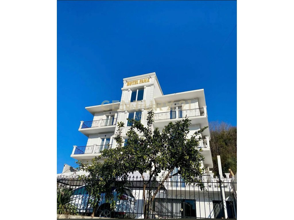 EXCLUSIVE HOTEL PER QERA TEK SHKEMBI I KAVAJES 3350€ NE MUAJ !
