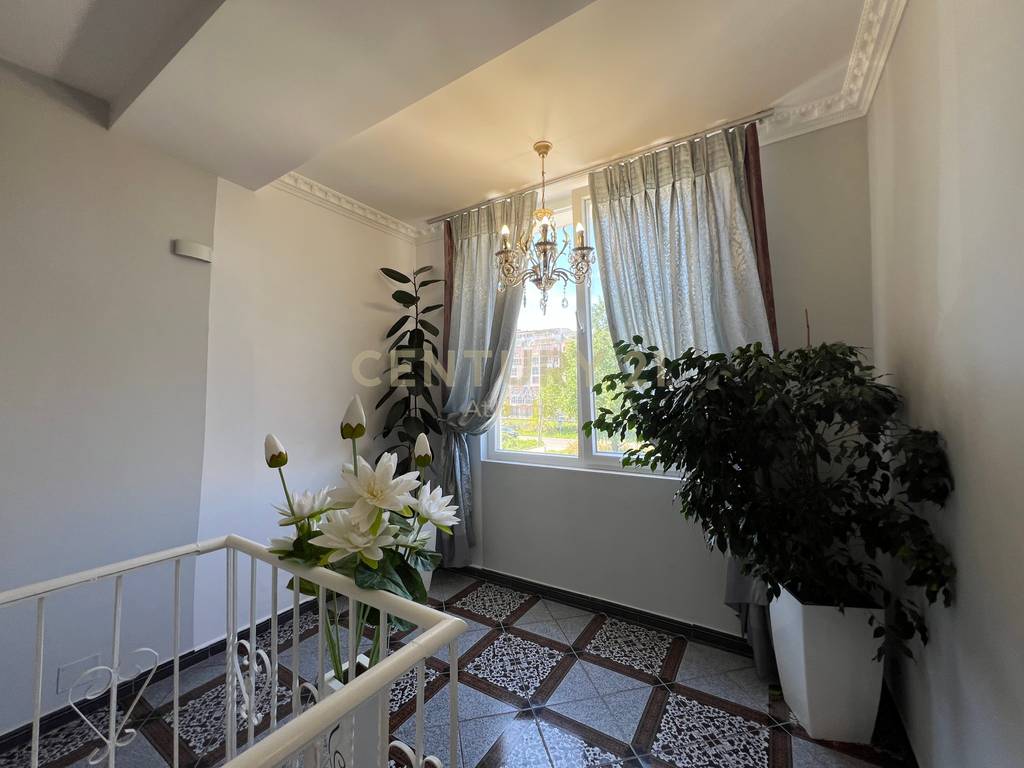 EXCLUSIVE HOTEL PER QERA TEK SHKEMBI I KAVAJES 3350€ NE MUAJ !