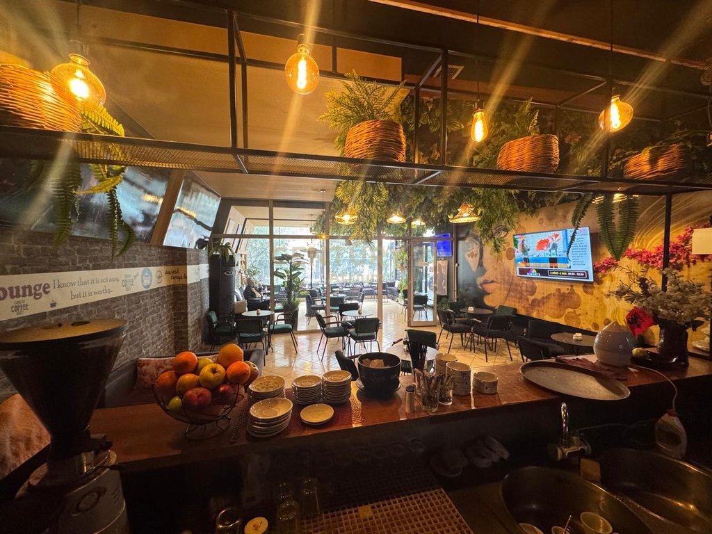 Shitet Ambjent Komercial prane Restorant Freskut Tiranë - 266,000€ | 116.4m²