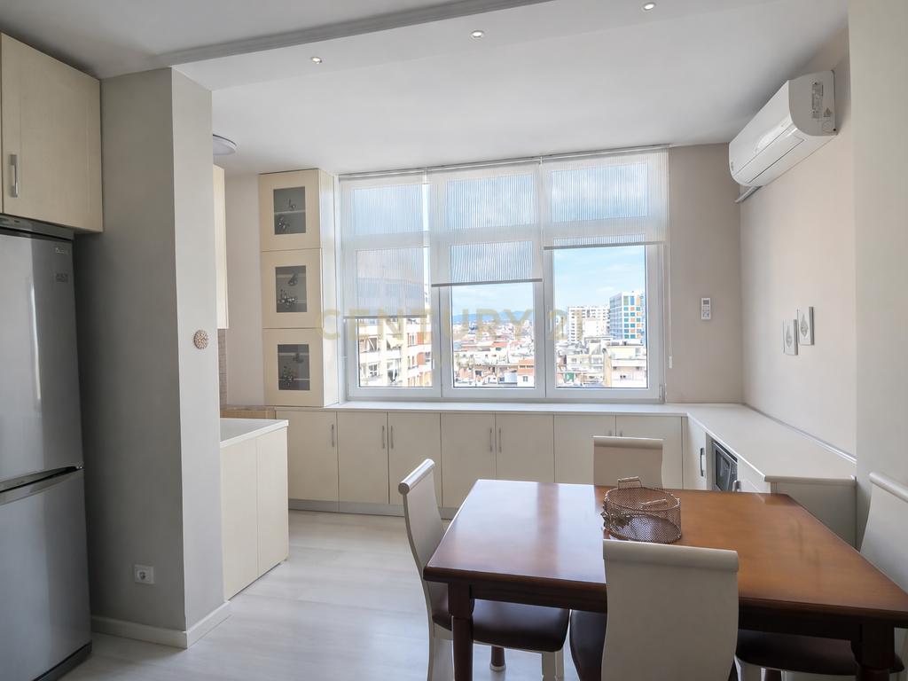 Shitet  Apartament  2+1  pranë Markatës së Fruta-Perimeve , Durres !!