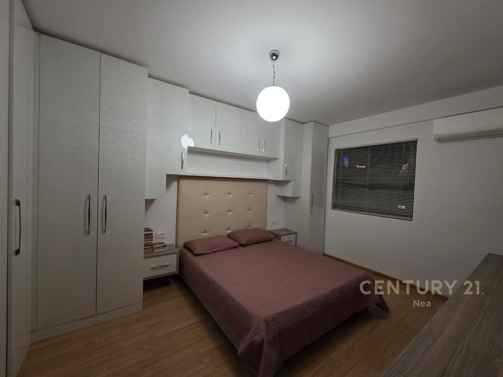 Jepet apartament me qira