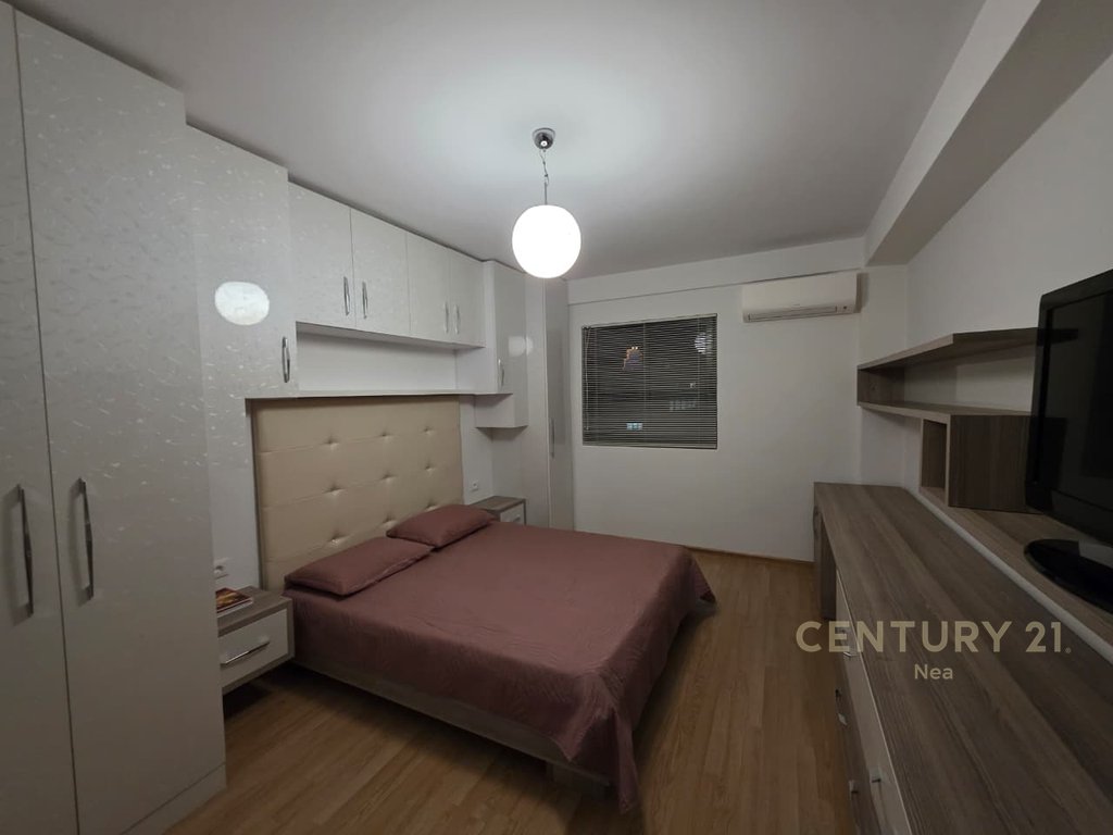 Jepet apartament me qira
