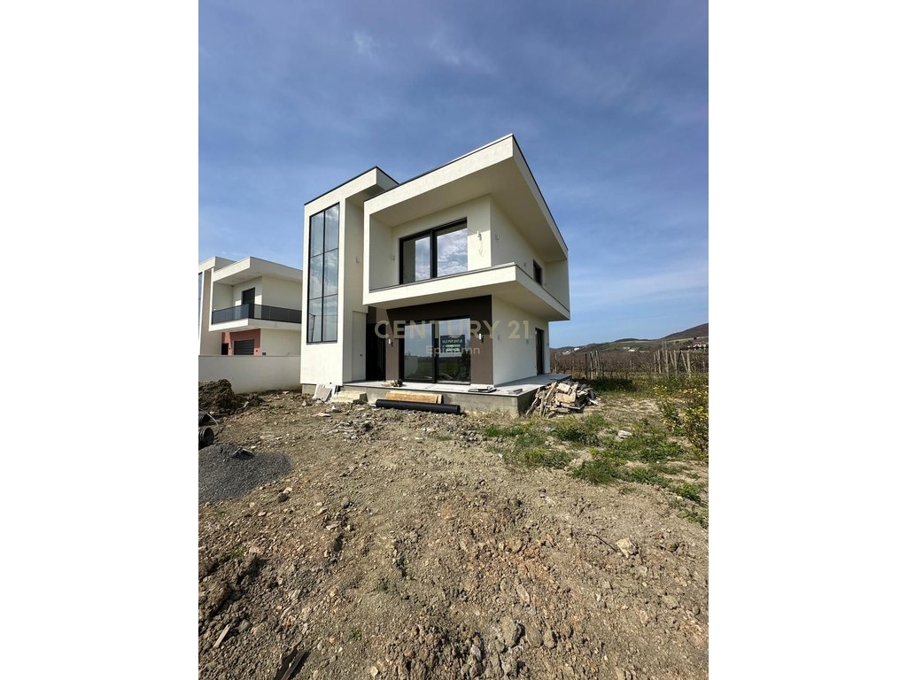 EKSLUZIVE! SHITET VILE INDIVIDUALE ME PISHINE NE GJIRIN E LALZIT!  340.000€
