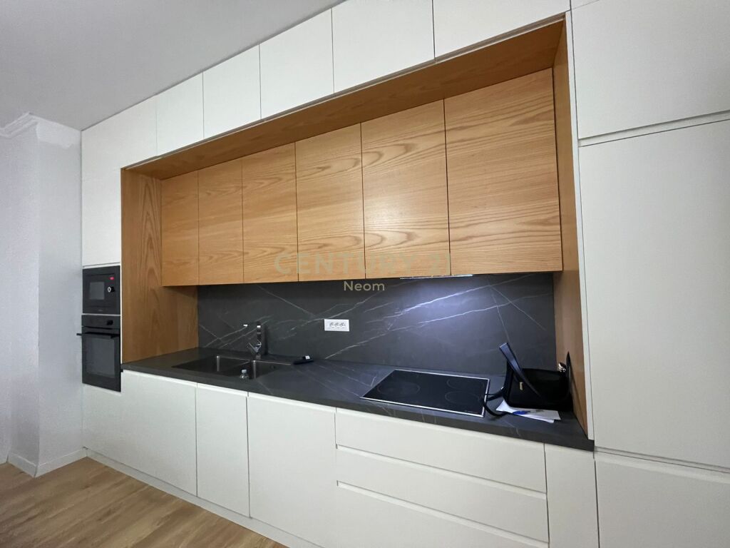 Jepet me Qira Apartament 2+1 te Liqeni i Thate!