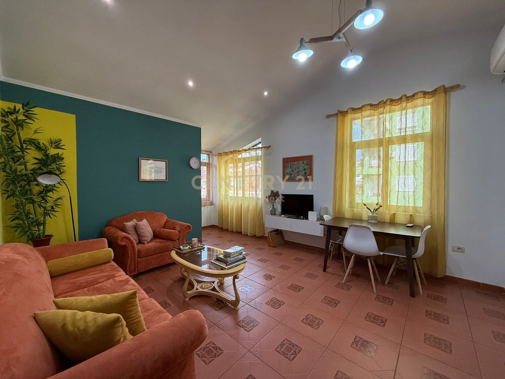 Shitet Apartament 2+1 ne Bllok (Juvenilja)
