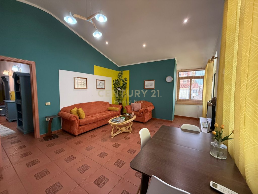 Shitet Apartament 2+1 ne Bllok (Juvenilja)