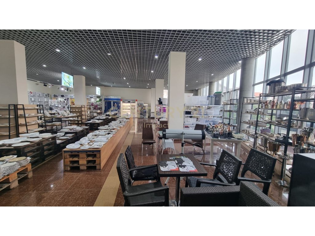 Hapësirë multifunksionale Me Qira në Kamez Qender, Tiranë - 20.000€!
