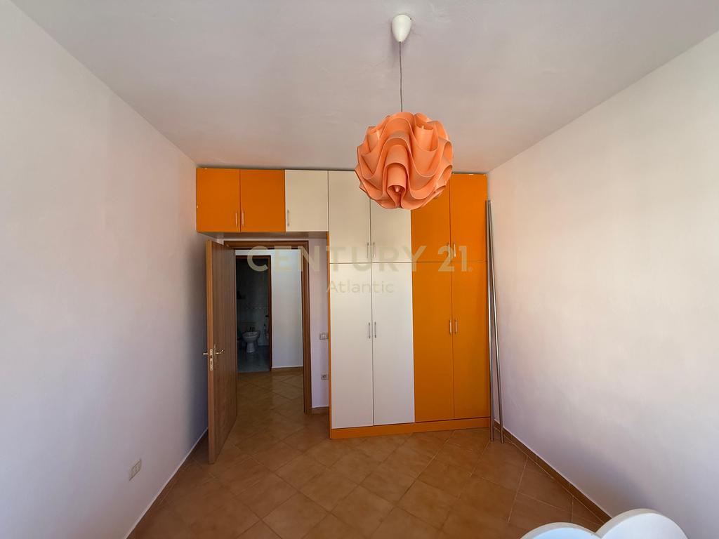 Shitet Apartament 2+1+2 Tualete + 2Ballkone tek Rrota e Kuqe