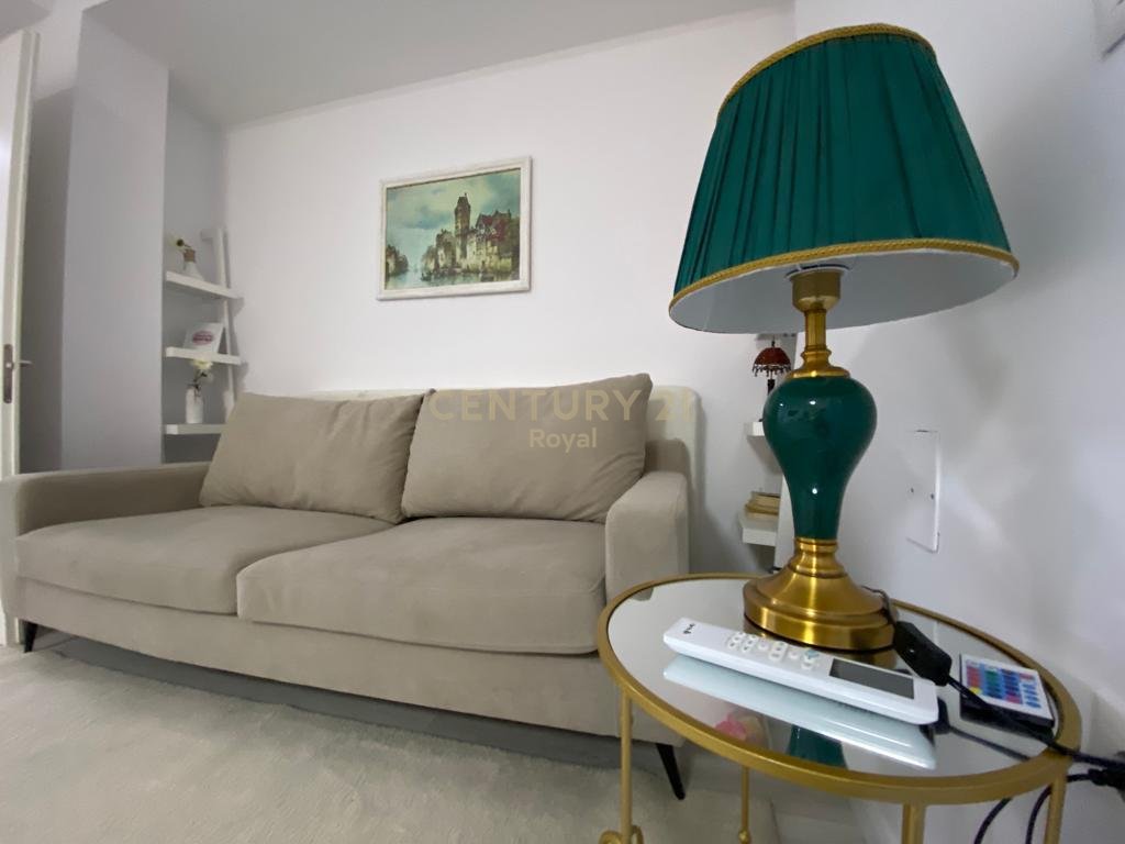 JEPEN ME QIRA  APARTAMENT 1+1 NE BLLOK PRANE LIBRIT UNIVERSITAR