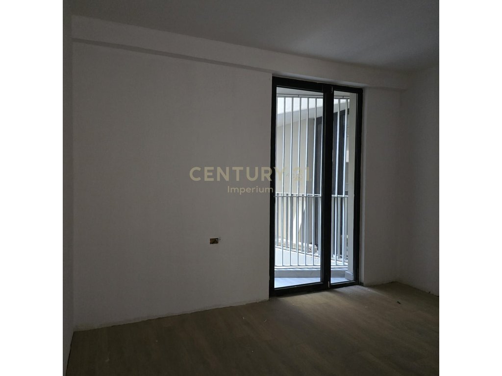 Apartament 2+1+2 me vend parkimi për qira – Ideal për zyra/ biznese të ndryshme